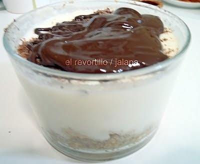 Vasitos de queso con chocolate para cumpleaños del blog