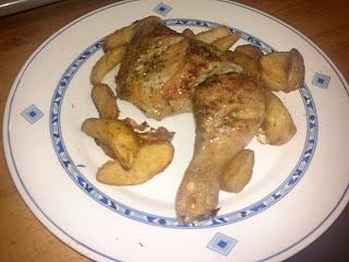 Pollo asado con mantequilla, pimienta, tomillo y sal