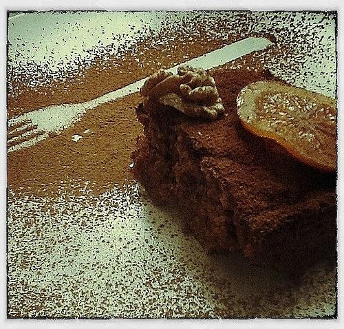 Brownie de naranja confitada y nueces