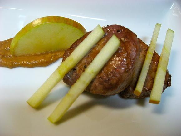 Solomillo de cerdo a la naranja con manzana