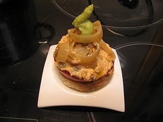 Paté de rape con cebolla escabechada y wasabi