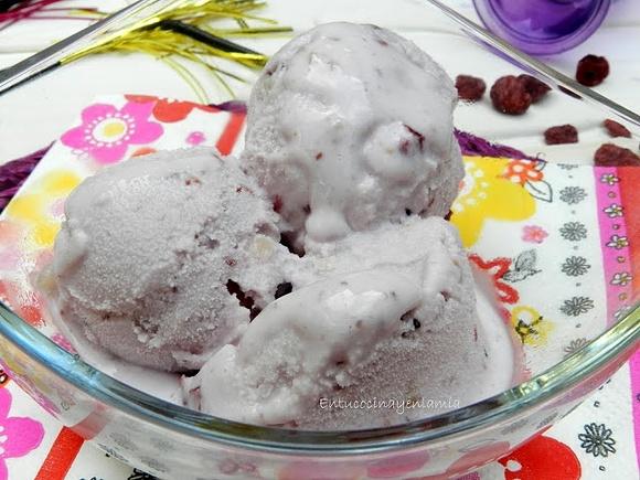 Helado de frutos rojos y nueces de macadamia sin lactosa