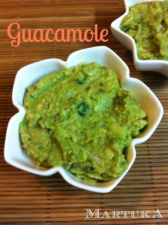 Nachos con queso y guacamole