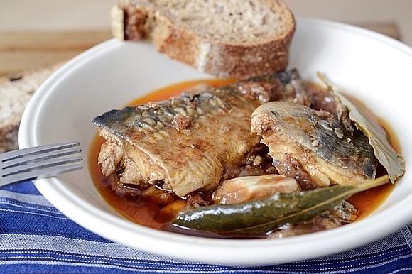 Caballa en escabeche
