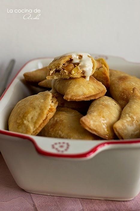 Empanadillas de queso de cabra y piñones