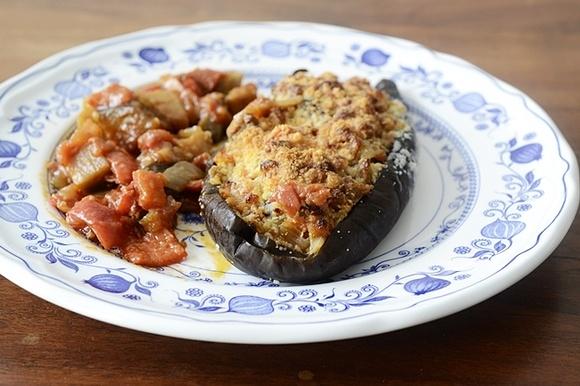 Berenjenas gratinadas rellenas de verduras