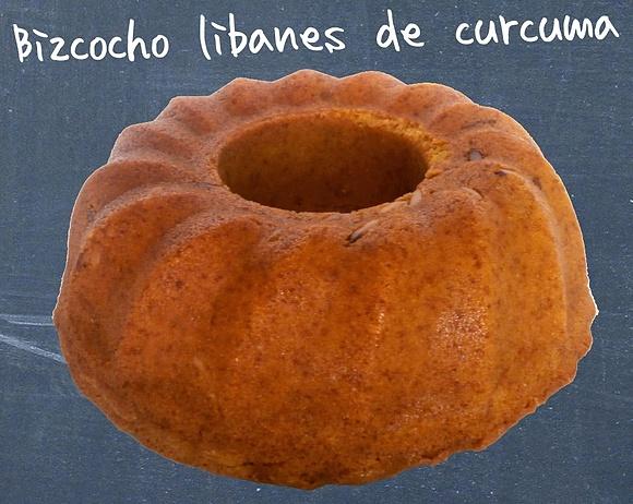 Bizcocho de cúrcuma y piñones