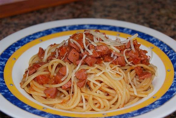 Espagueti con boloñesa de salchichas de pavo