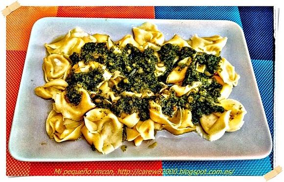 Tortellini de trufa blanca y queso con salsa pesto
