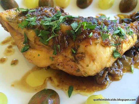 Muslos de pollo salteados con uva embolsada del Vinalopó y estragón