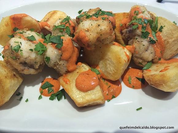Patatas bravas con rape