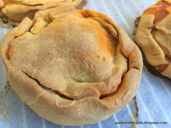 Panades de mè - empanadas de cordero