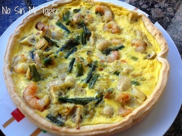 Quiche de espárragos trigueros, champiñones y gambas