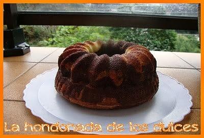 Bundt cake de naranja y chocolate