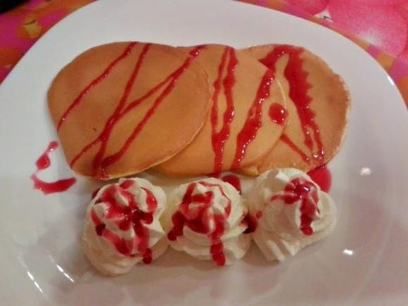 Tortitas con manzana nata y sirope