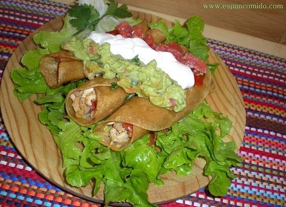 Flautas rellenas de pollo cremoso