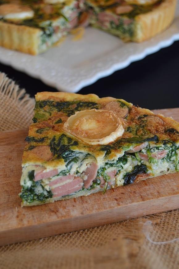 Quiche de espinacas con queso de cabra y salchichas Frankfurt baja en lactosa