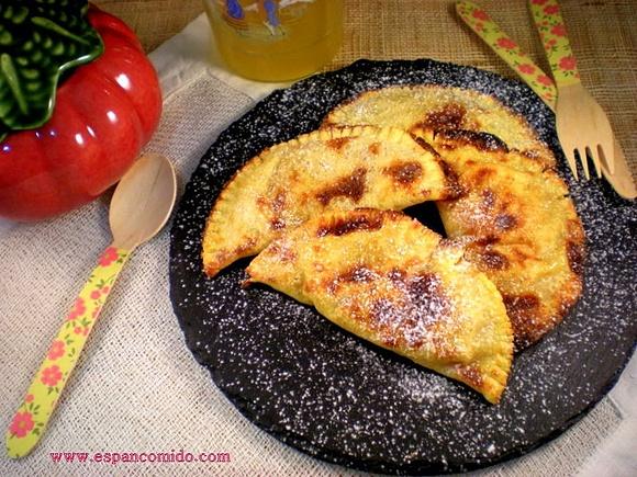 Frixuelos rellenos de compota de manzana a la sidra