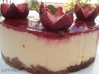 Tarta de queso con mermelada de fresa