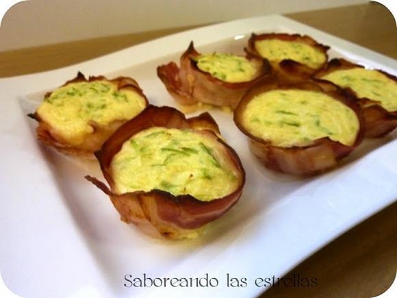 Bocados de calabacín y queso con finas hierbas