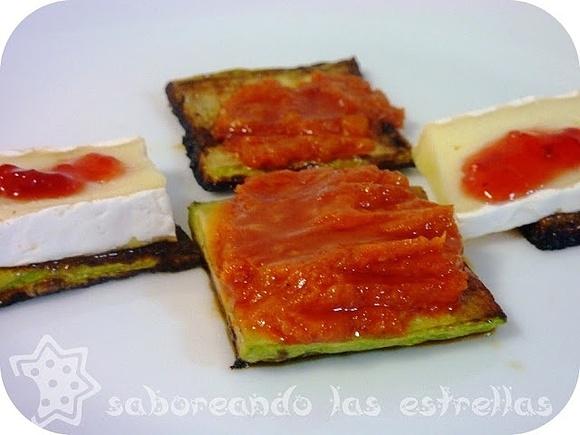 Pintxo de calabacín, brie, mermelada, sobrasada y miel