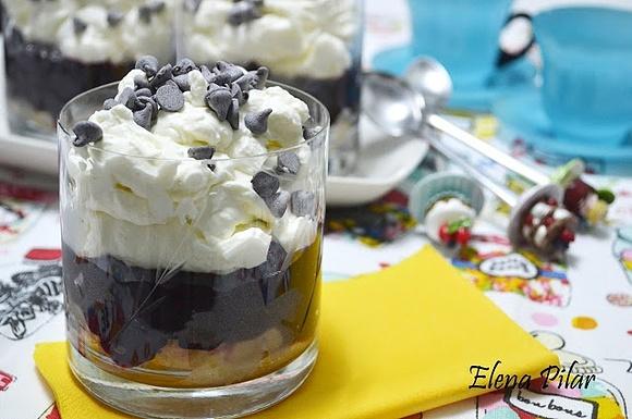 Vasitos de crema de queso y frutos rojos