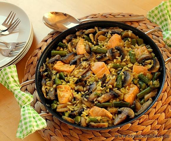 Arroz con salmón y verduras