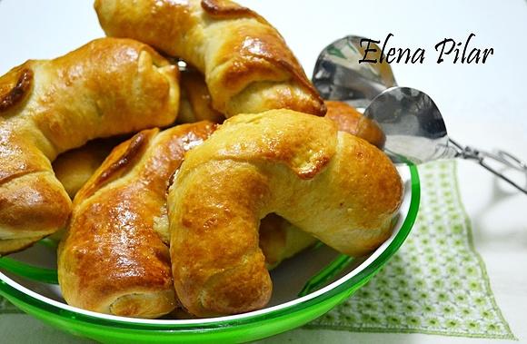 Cachitos venezolanos de jamón y queso