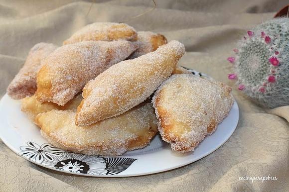 Empanadillas rellenas de bizcocho