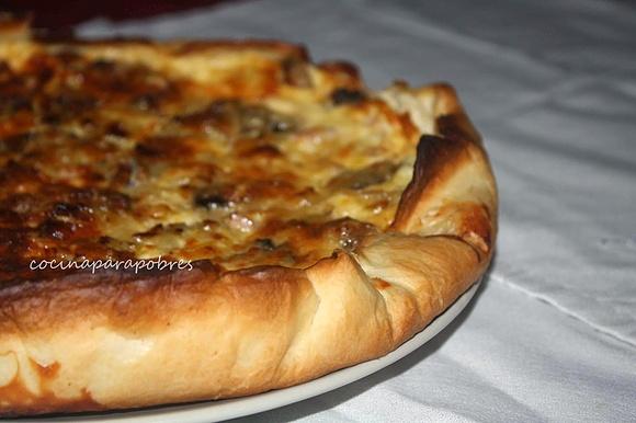Quiche de jamón cocido, champiñones y cebolla