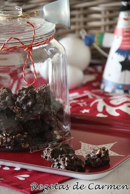 Rocas de chocolate y almendras