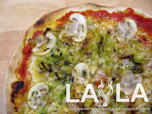 Pizza con puerro y champiñón
