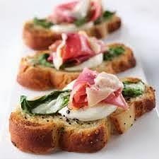 Menú de nochevieja con bruschetta y crostini