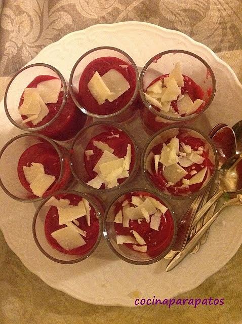 Vasitos de salmorejo de remolacha thermomix