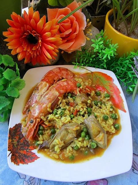 Arroz caldoso con langostinos y alcahofas