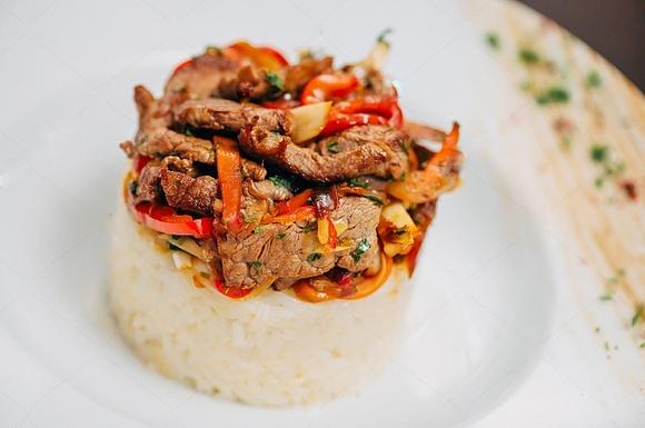 Lomo saltado con arroz receta peruana