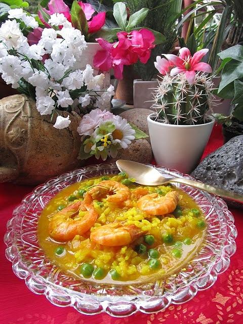 Menú del día: arroz caldoso con langostinos tigre y guisantes, escalopa de cerdo rebozada, dátiles medjoul