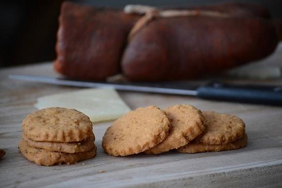 Galletas de sobrasada y queso de oveja