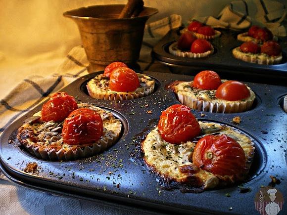 Muffins de pan con queso y tomate