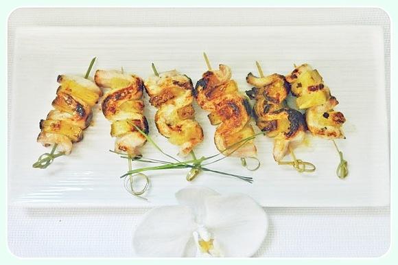 Brochetas de pavo y piña con toque oriental