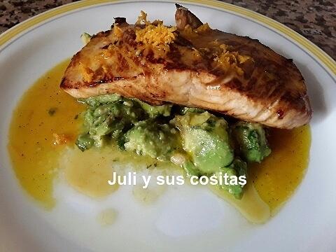 Salmón con aguacates