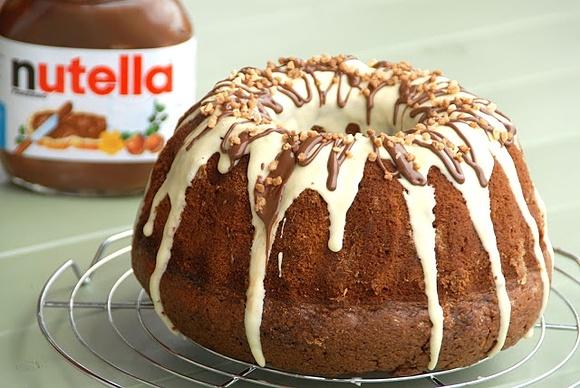 Bizcocho de Nutella con cobertura de chocolate blanco