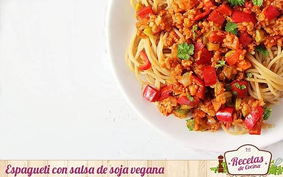 Espagueti con salsa de soja vegana