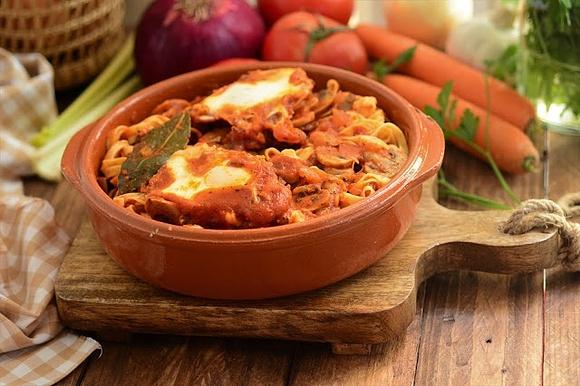 Tallarines caseros con huevos escalfados y champiñones