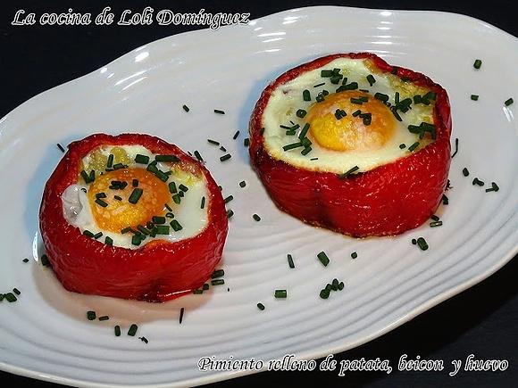 Pimiento relleno de patata, bacon y huevo