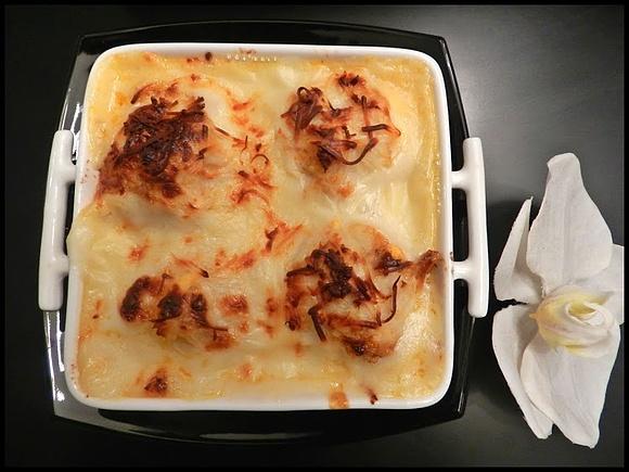 Huevos rellenos de atún gratinados
