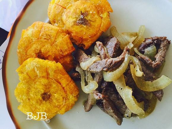 Steak encebollado z cebulą
