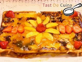 Pastís de formatge i fruita