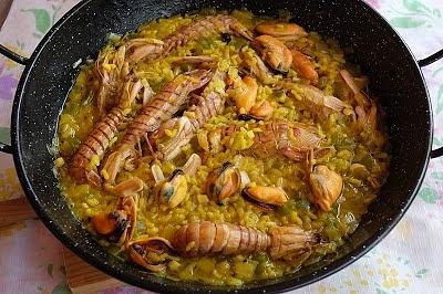 Arroz caldoso con galeras y mejillones