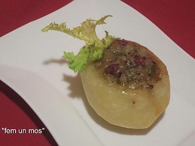 Patatas rellenas de pies de cerdo